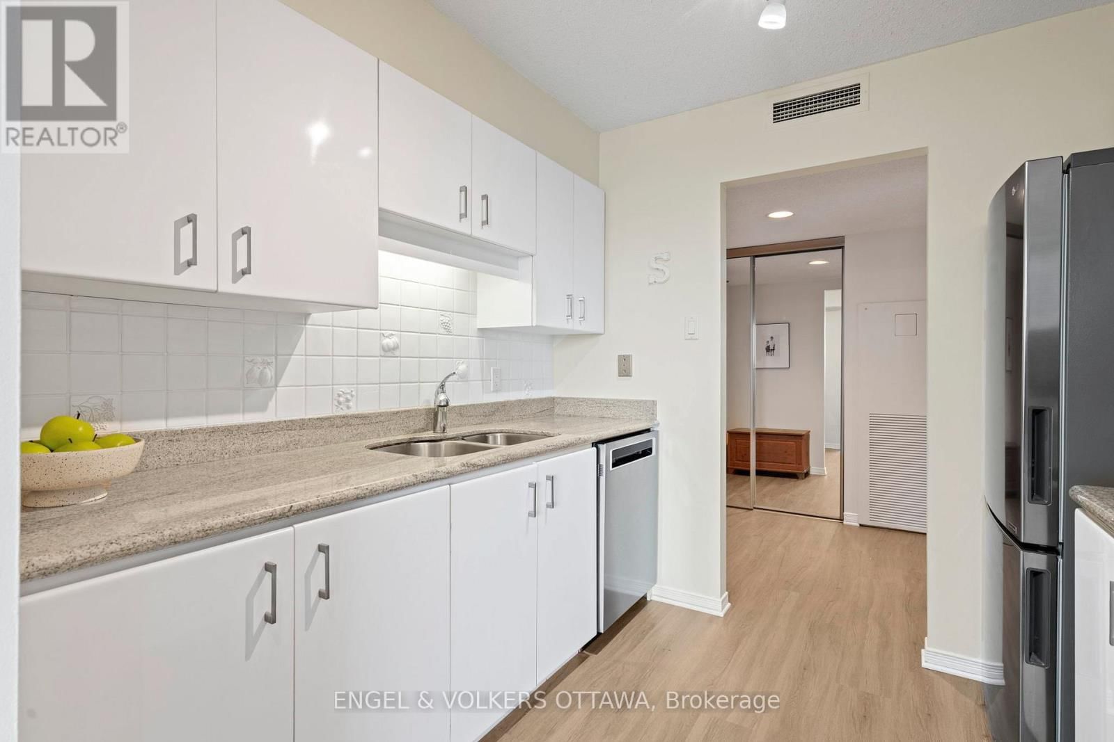 609 - 215 PARKDALE AVENUE Image 13