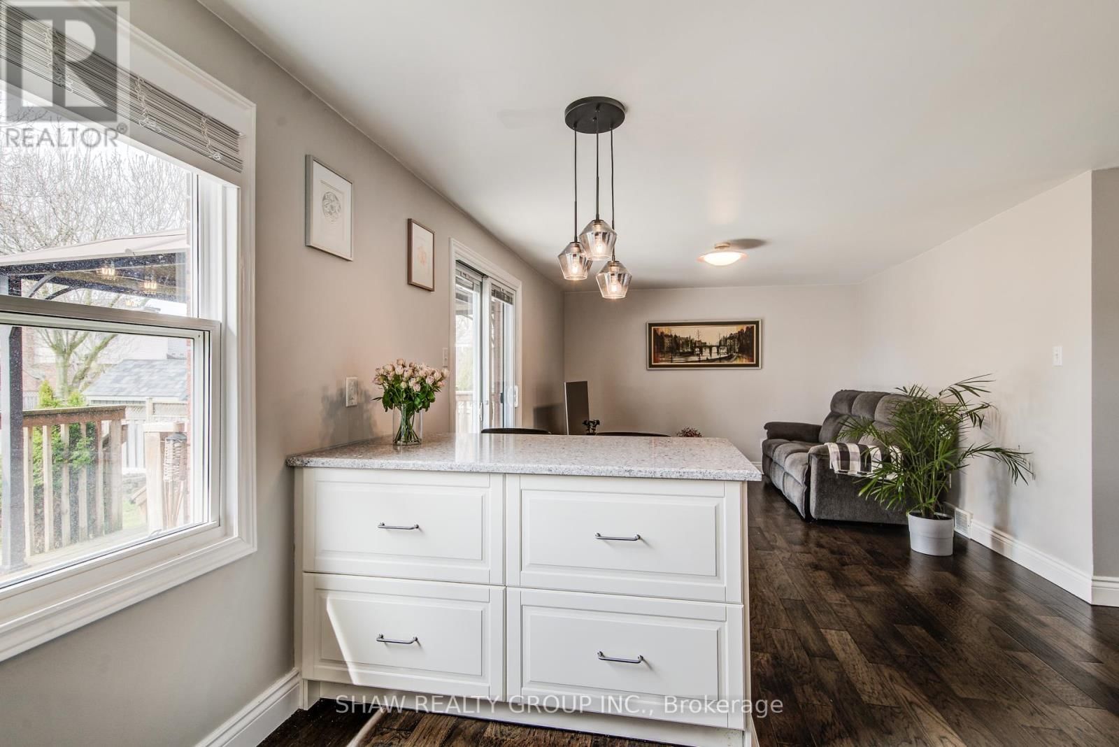 110 IMPERIAL DRIVE Image 19