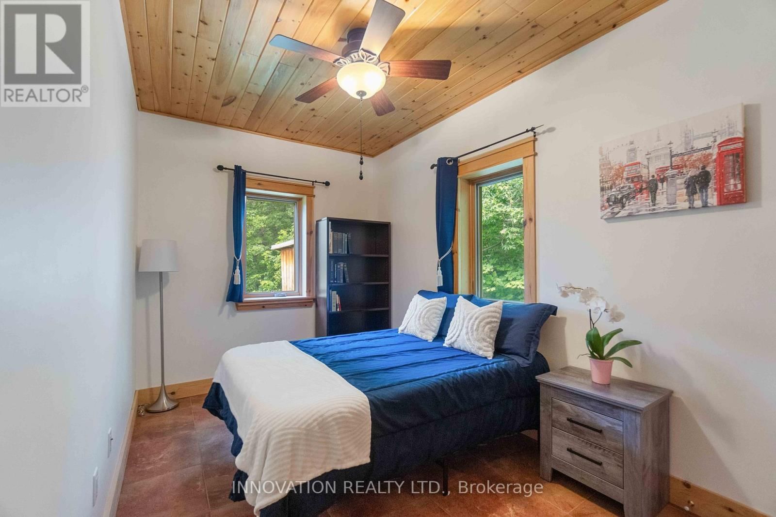 698 MOFFAT STREET Image 15