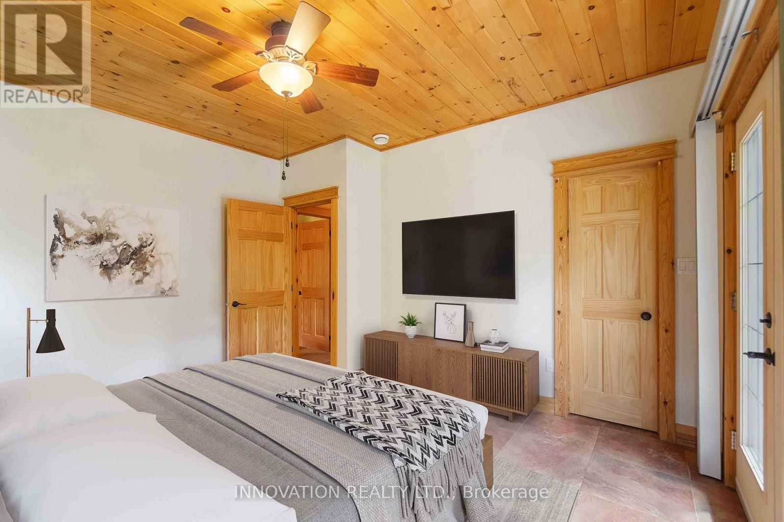 698 MOFFAT STREET Image 17