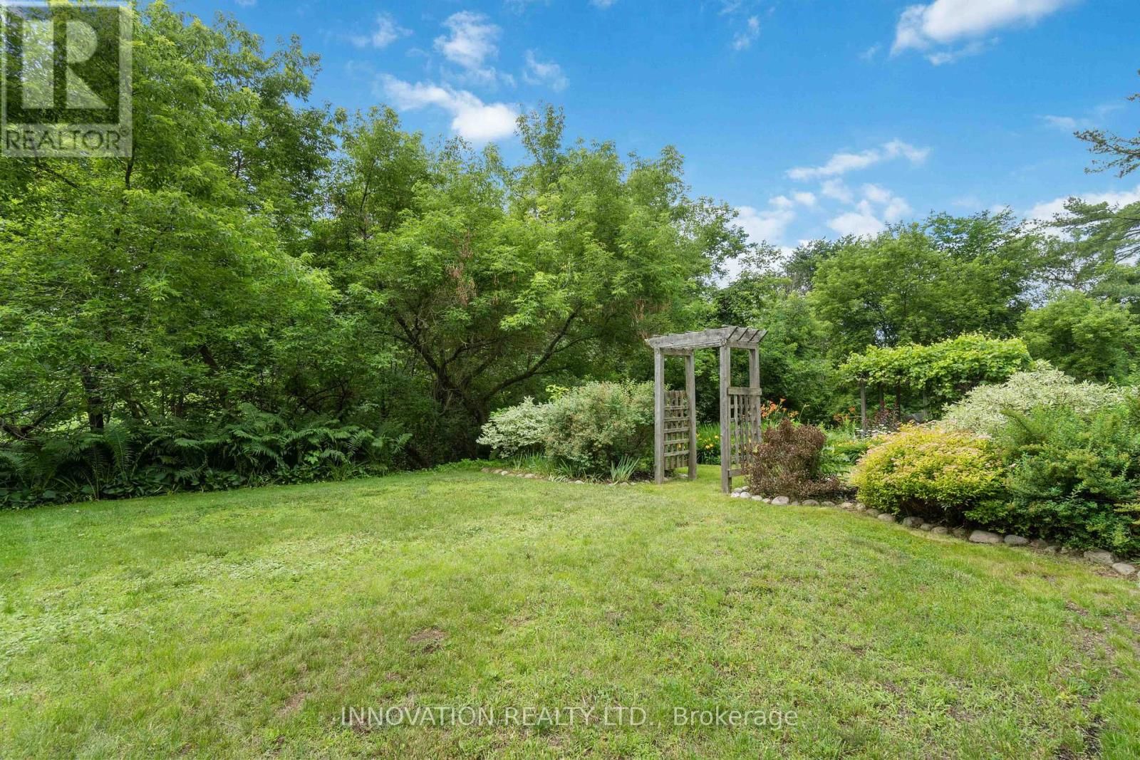 698 MOFFAT STREET Image 28