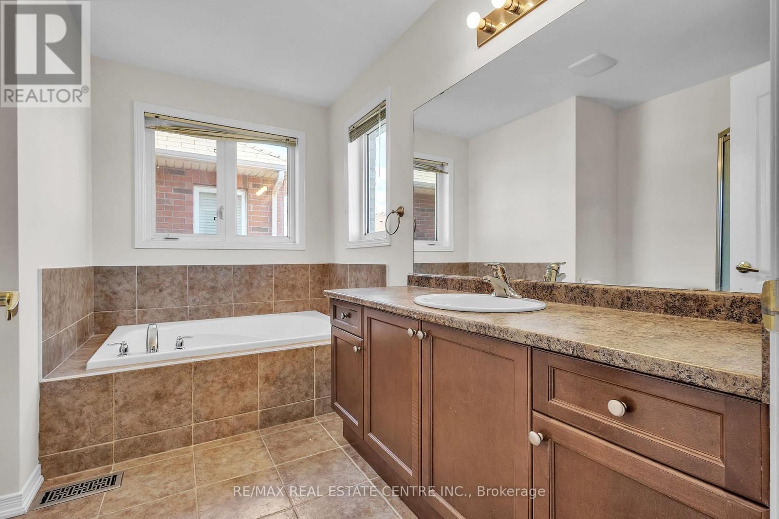 86 GLENDARLING CRESCENT Image 22