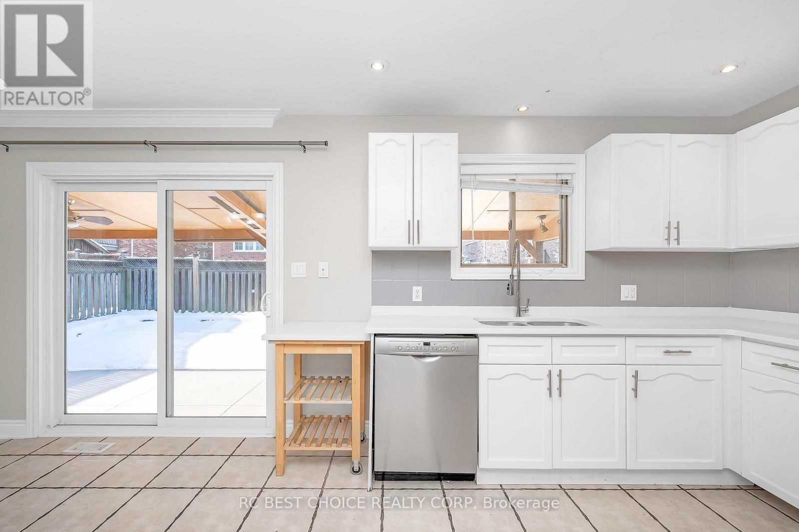 50 PELHAM DRIVE Image 19