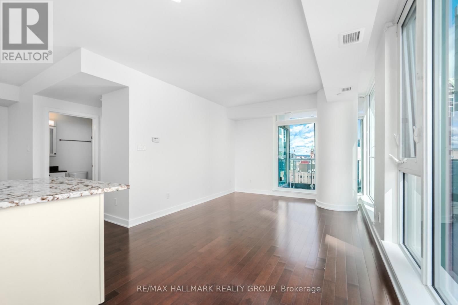 1904 - 179 METCALFE STREET Image 15