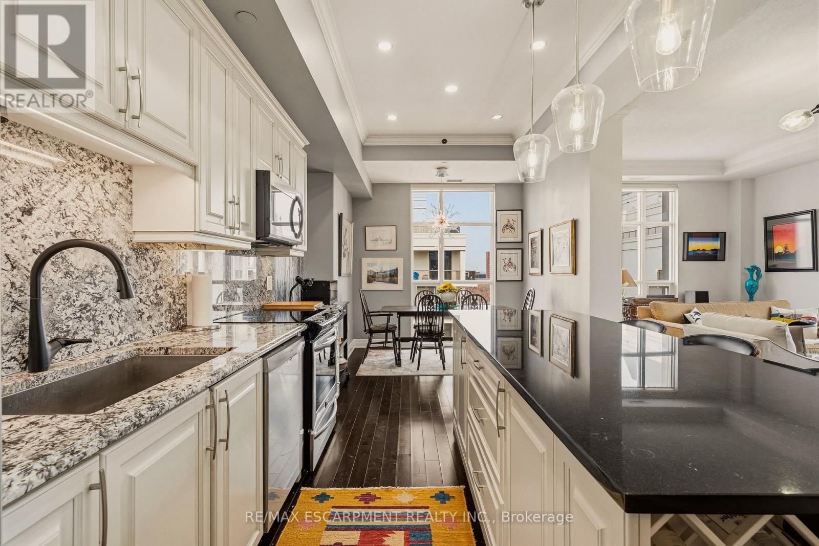 PH1 - 90 CHARLTON AVENUE WEST Image 11