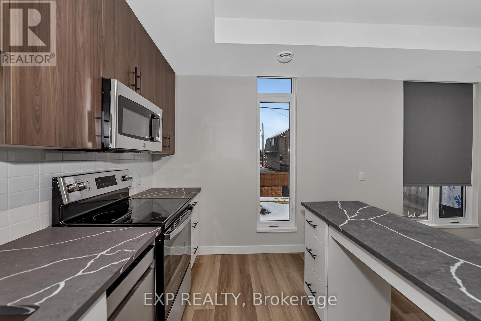 002 - 211 ARMSTRONG STREET Image 11