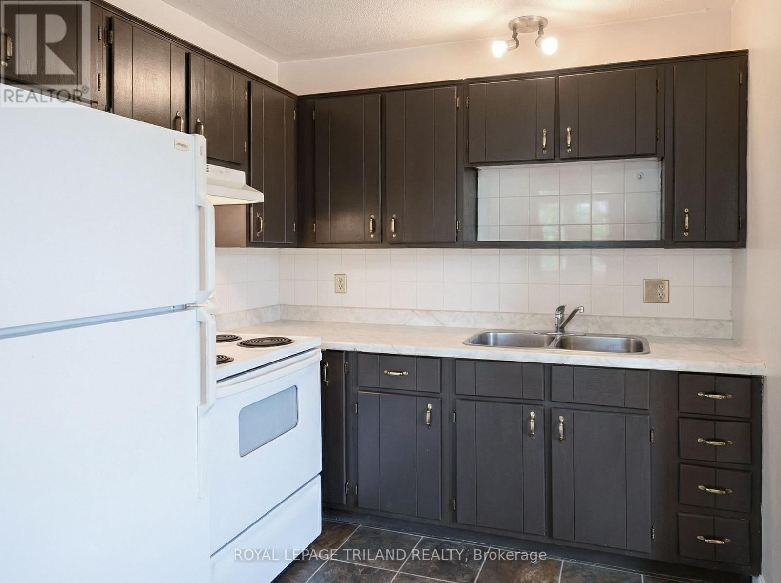 15 VICTORIA LANE Image 37