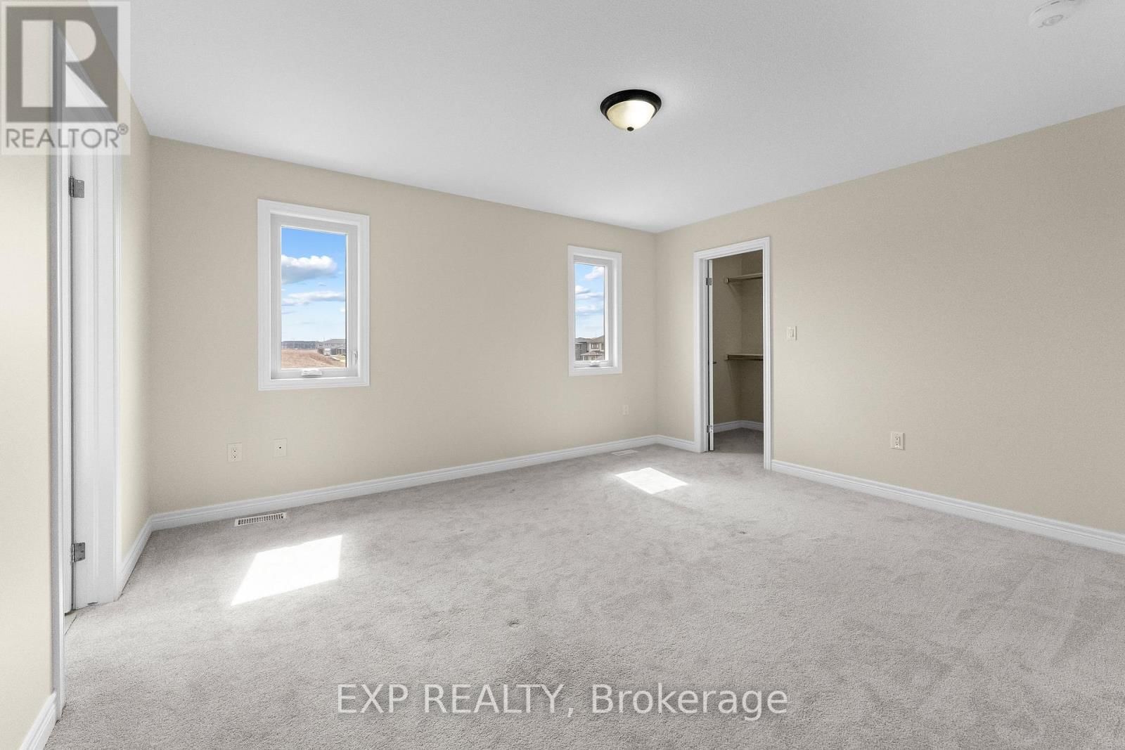 33 CINNAMON STREET Image 30