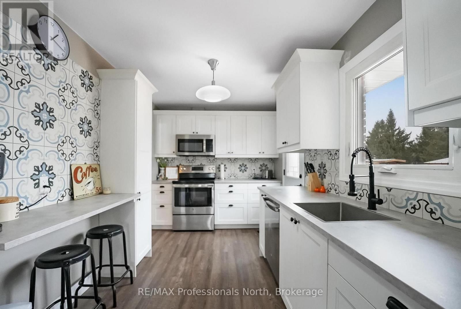 162 HILLSIDE DRIVE Image 19