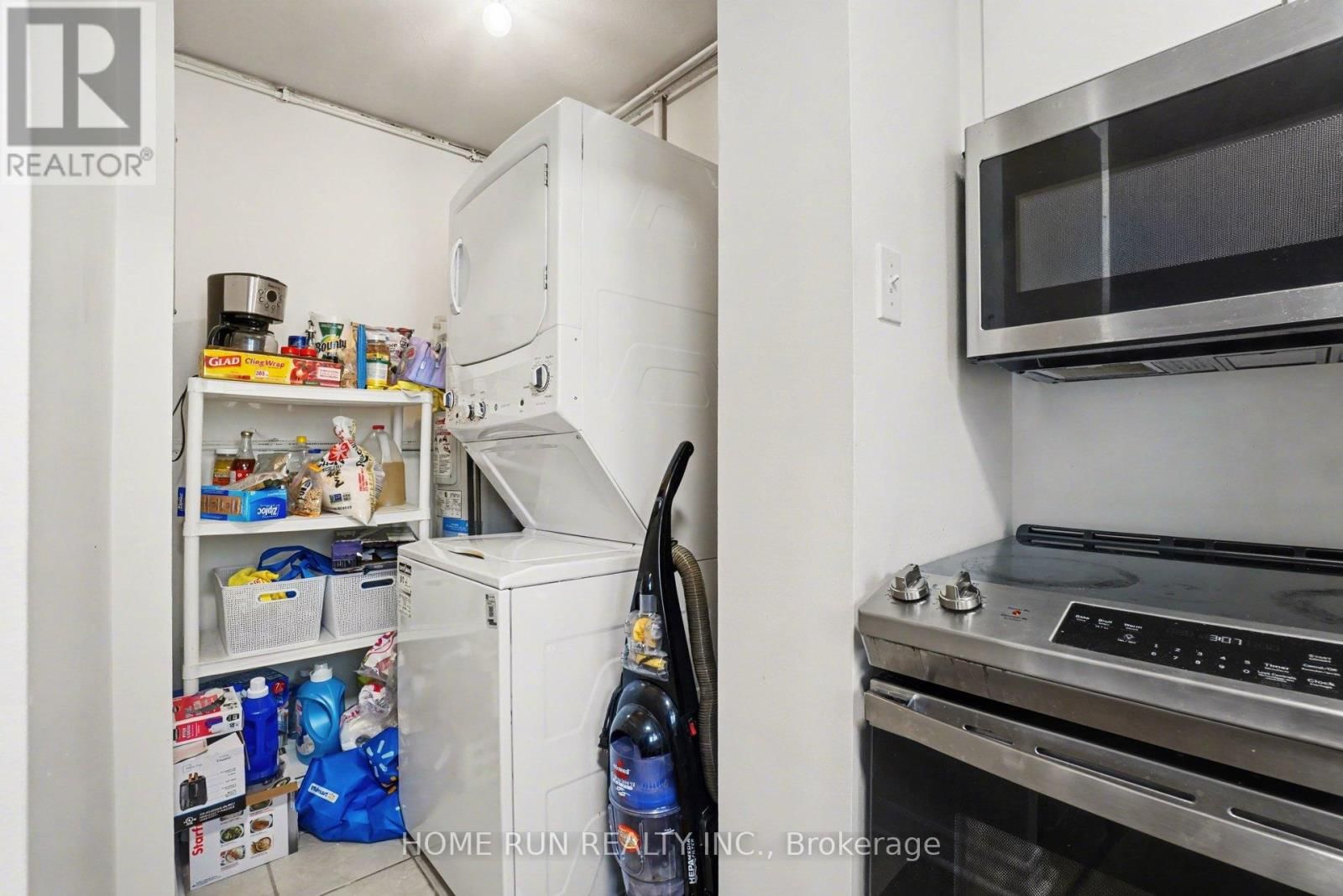 1103 - 200 BAY STREET Image 11