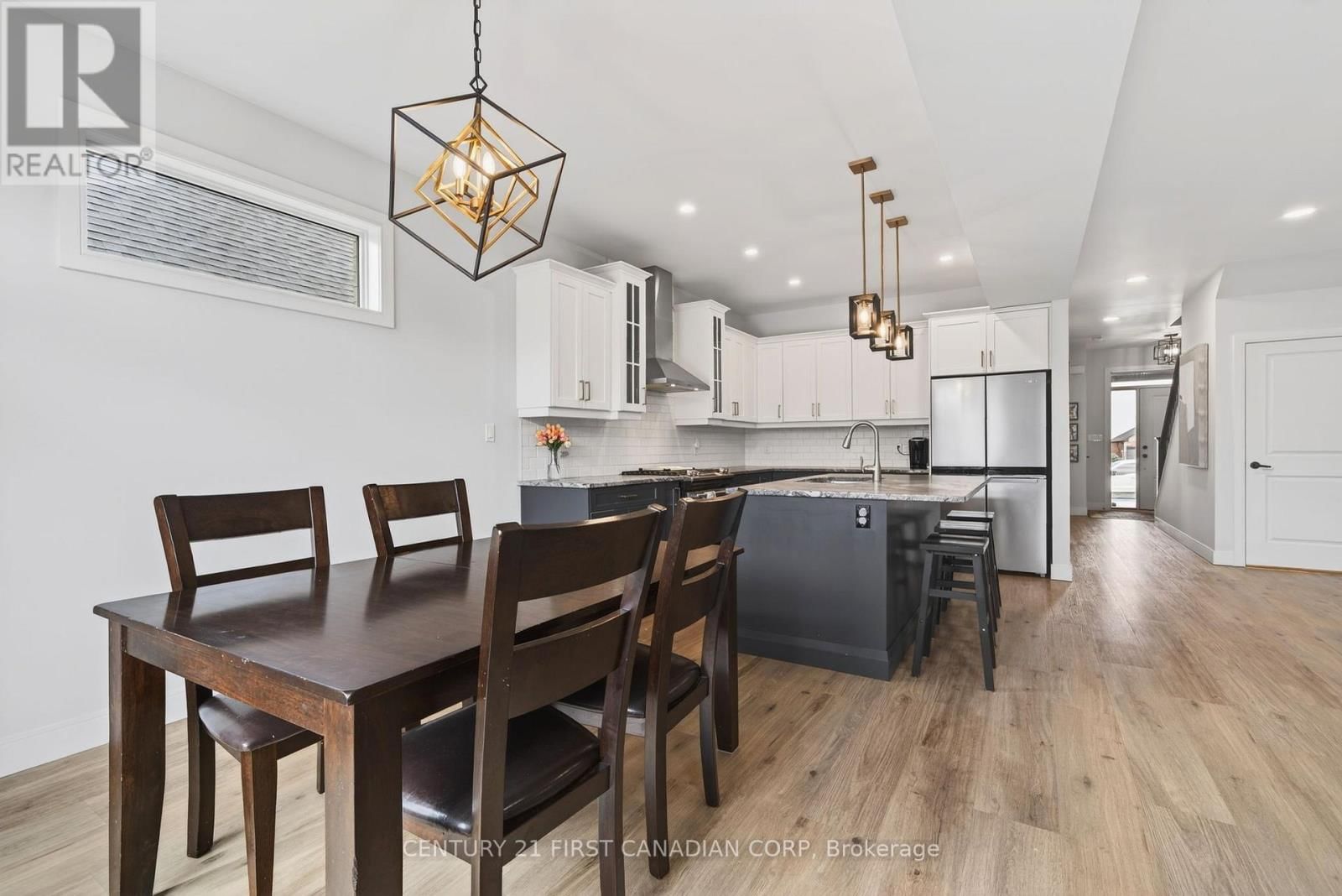 31 LINDSAY CRESCENT Image 16