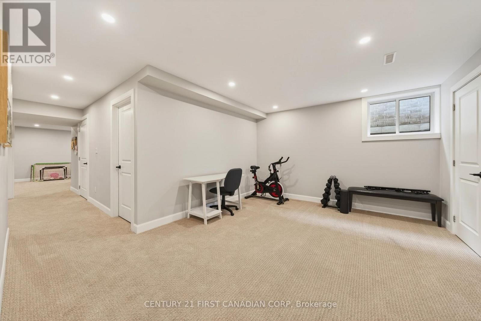 31 LINDSAY CRESCENT Image 40