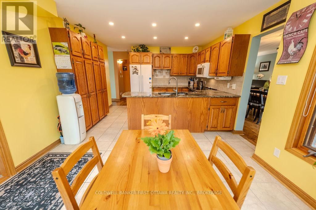 566 SYCAMORE STREET Image 12