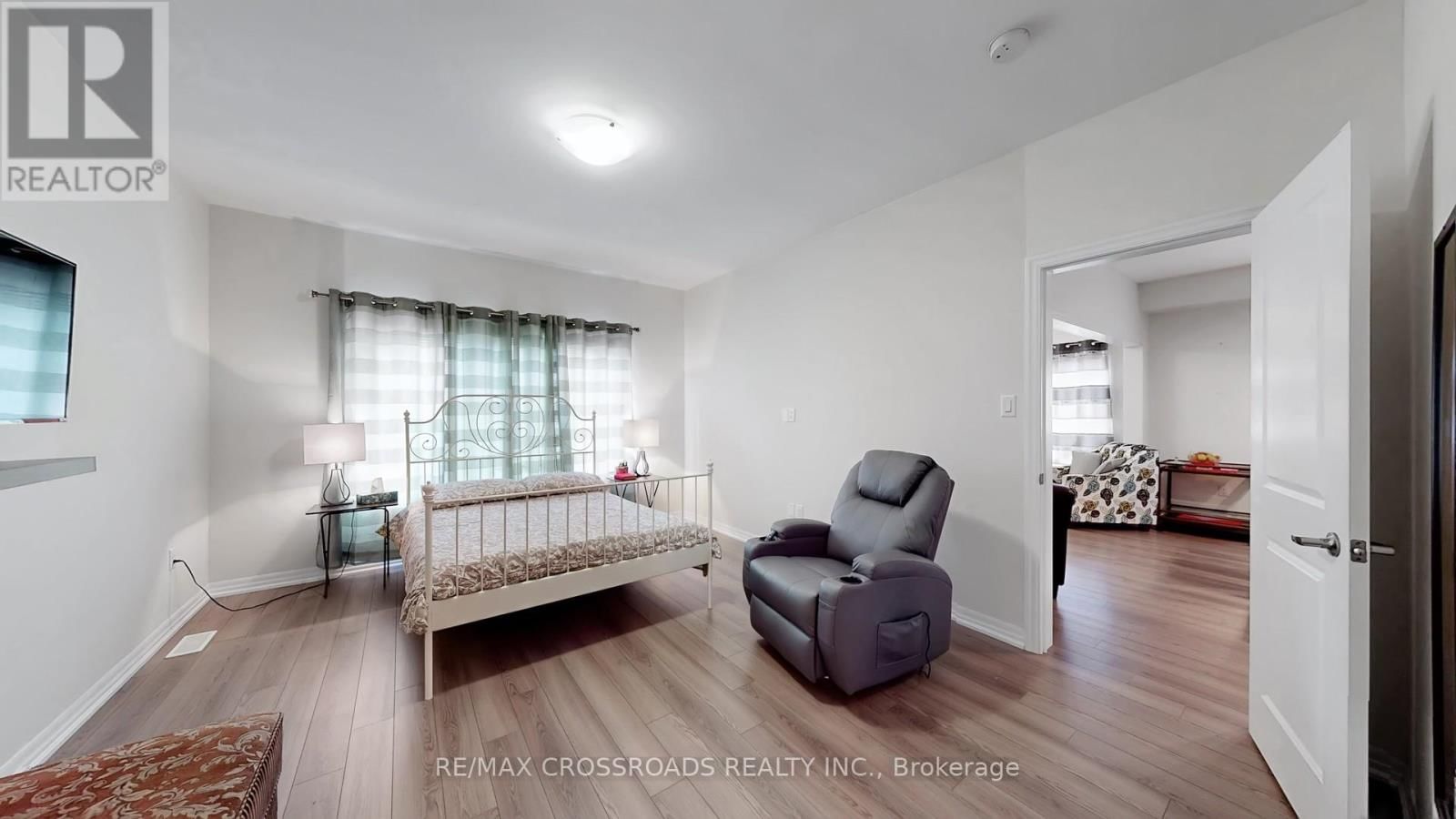 56 DOMINION CRESCENT Image 15