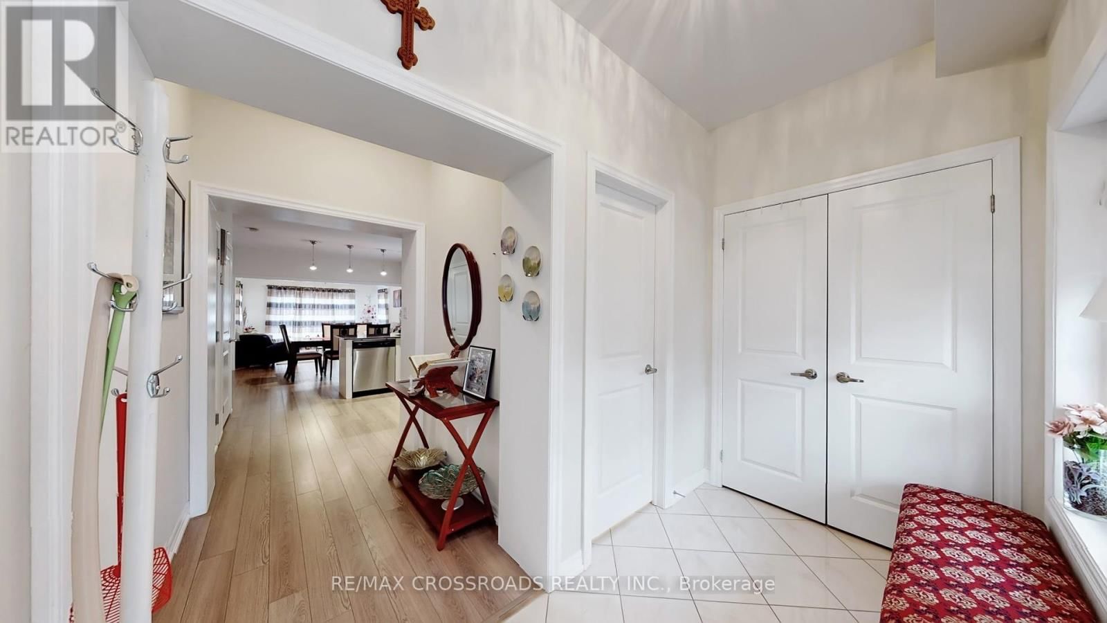 56 DOMINION CRESCENT Image 17