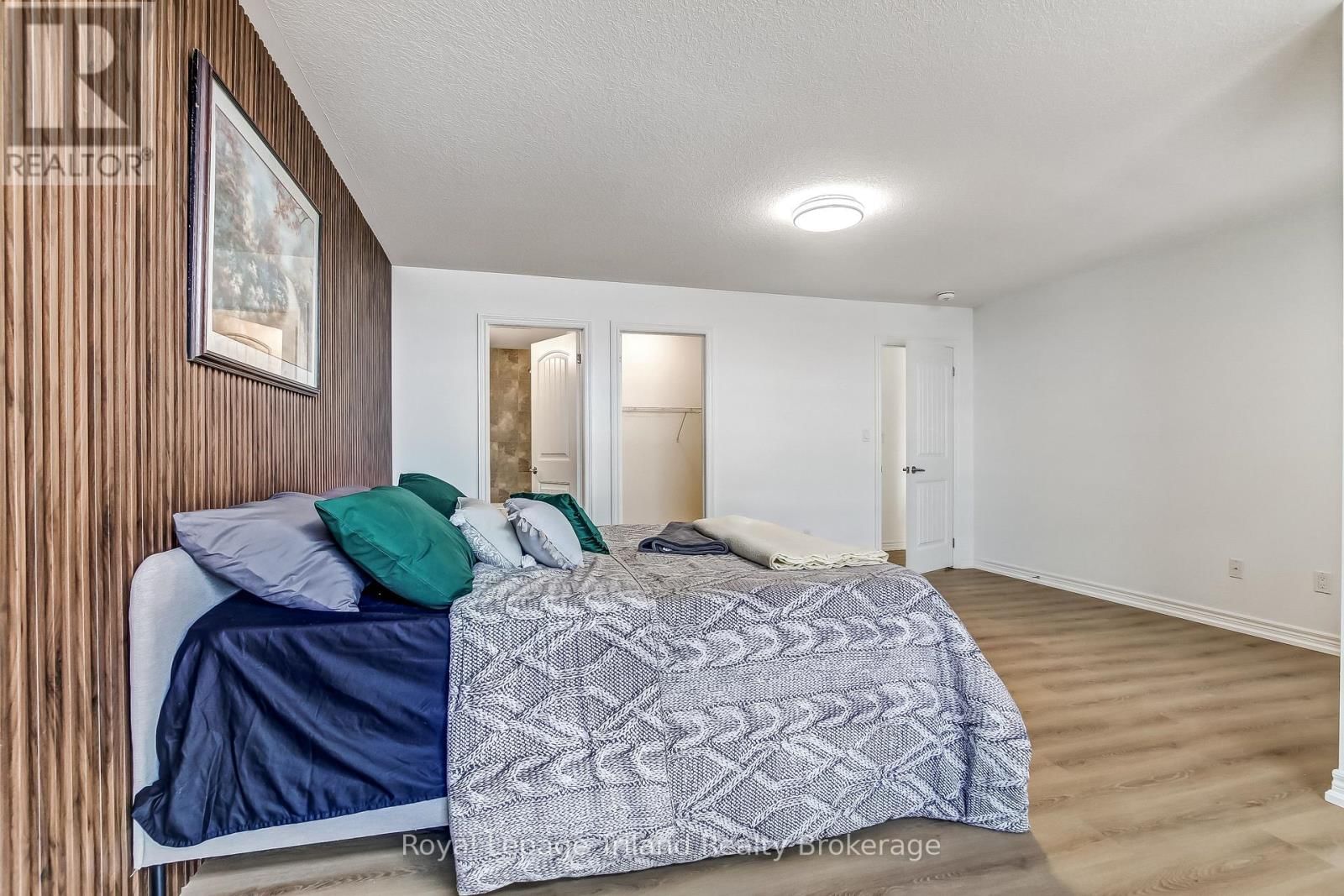 129 PASSCHENDAELE STREET NORTH Image 19