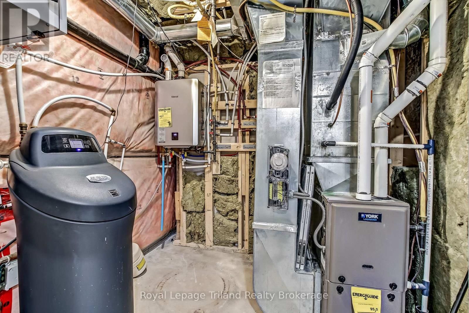 129 PASSCHENDAELE STREET NORTH Image 34