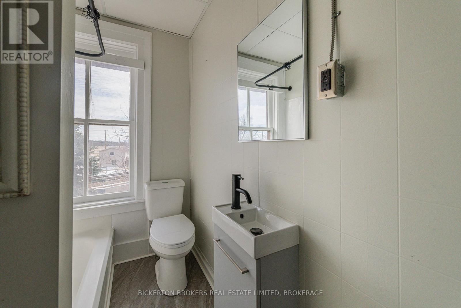 1064 PRINCE STREET Image 27