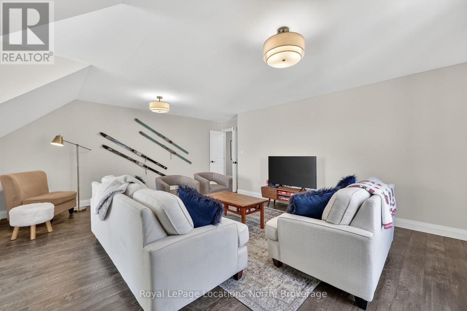 205 YELLOW BIRCH CRESCENT Image 22