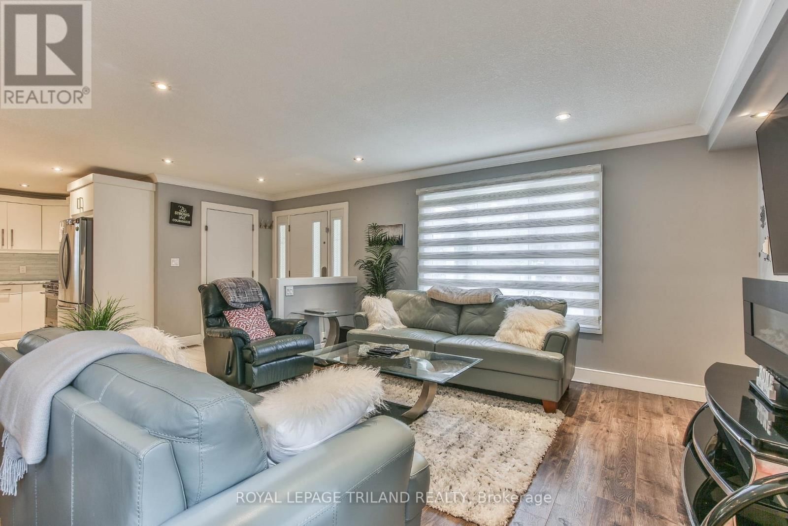 Main - 17 BEECHBANK CRESCENT Image 6