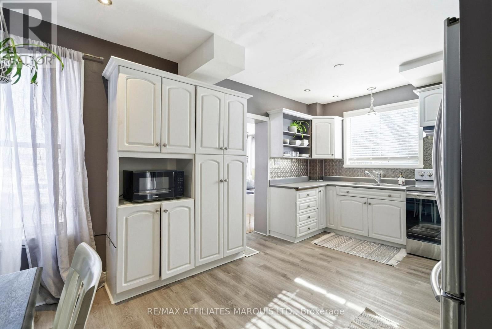 409 MARLBOROUGH STREET NORTH Image 12