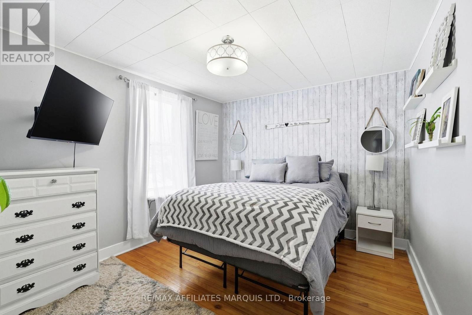 409 MARLBOROUGH STREET NORTH Image 20