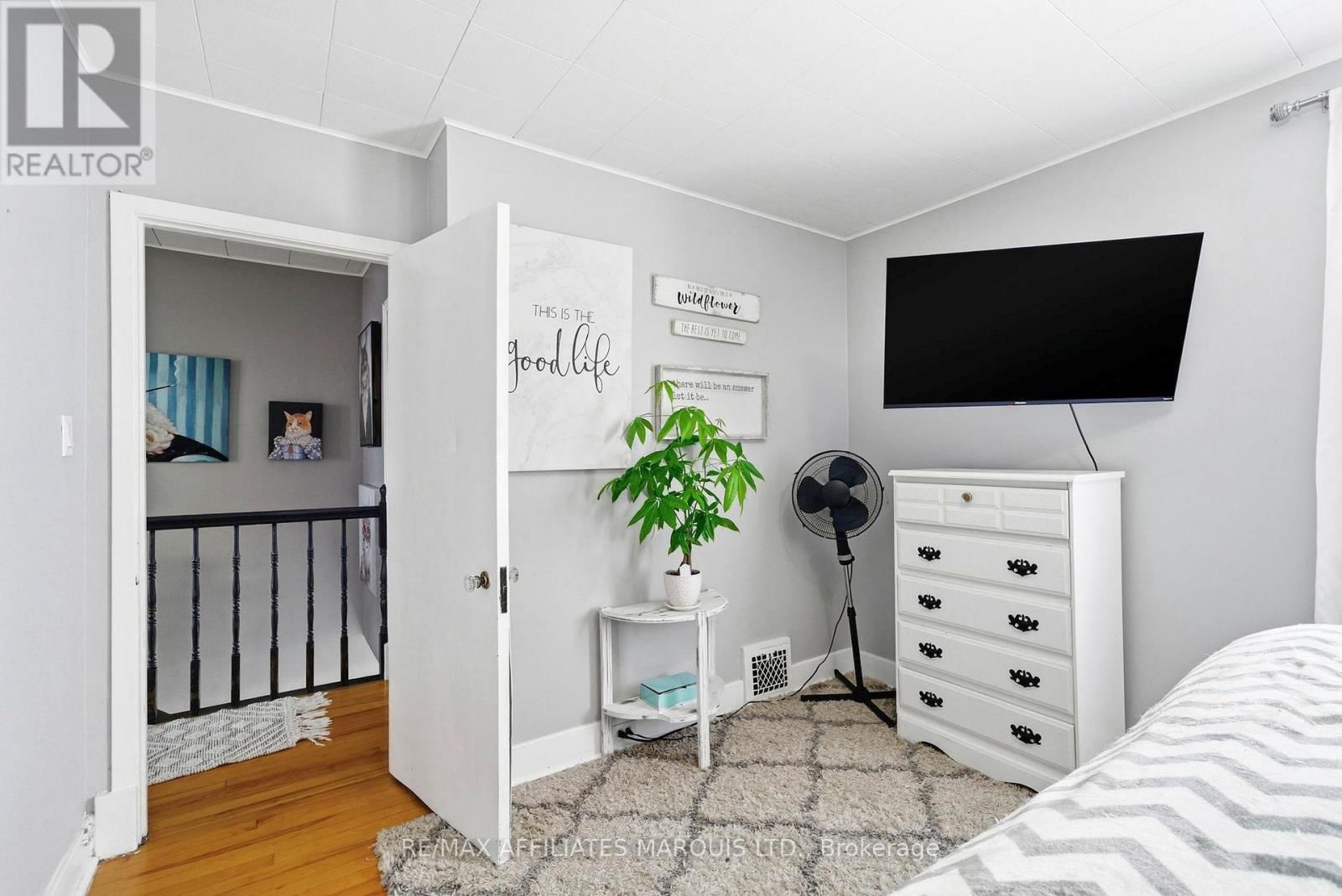 409 MARLBOROUGH STREET NORTH Image 21