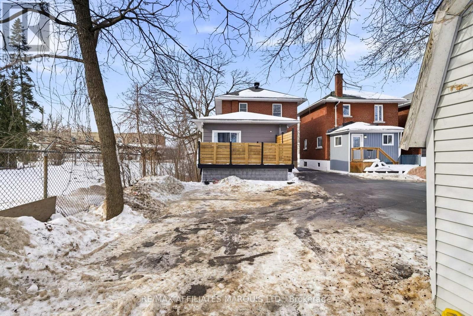 409 MARLBOROUGH STREET NORTH Image 28