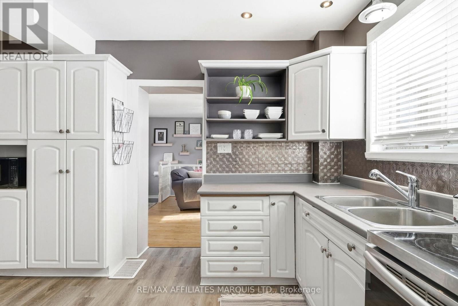 409 MARLBOROUGH STREET NORTH Image 5