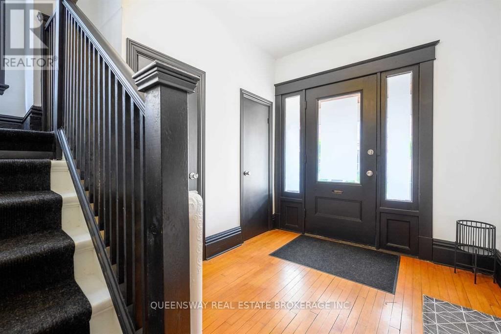 Upper - 17 FAIRHOLT ROAD SOUTH Image 16