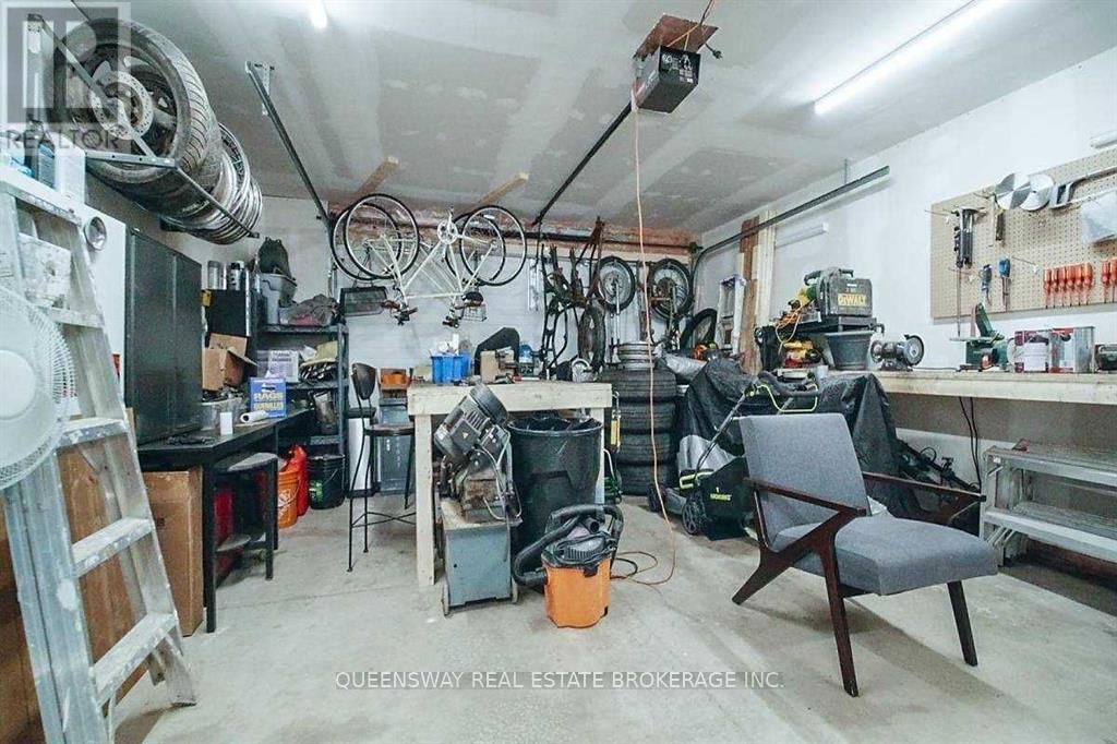 Upper - 17 FAIRHOLT ROAD SOUTH Image 21