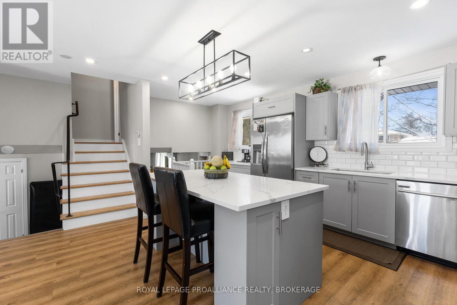 296 OLYMPUS AVENUE Image 11