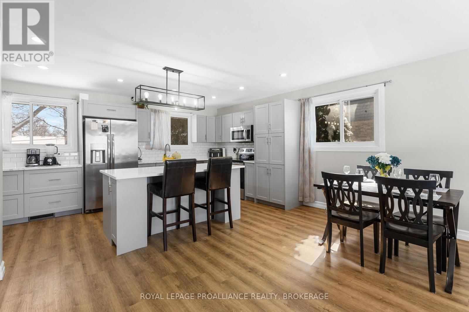 296 OLYMPUS AVENUE Image 17