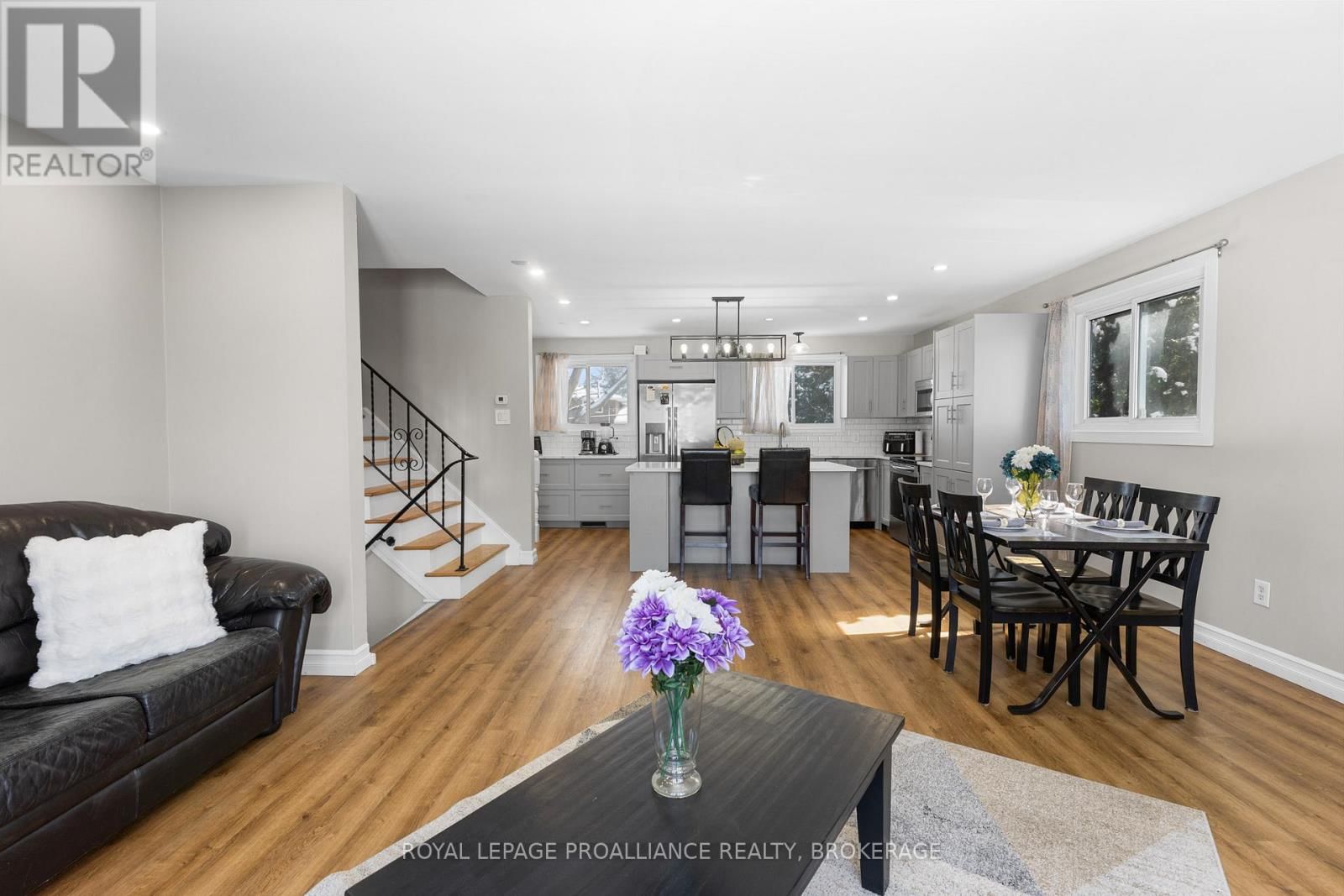 296 OLYMPUS AVENUE Image 18