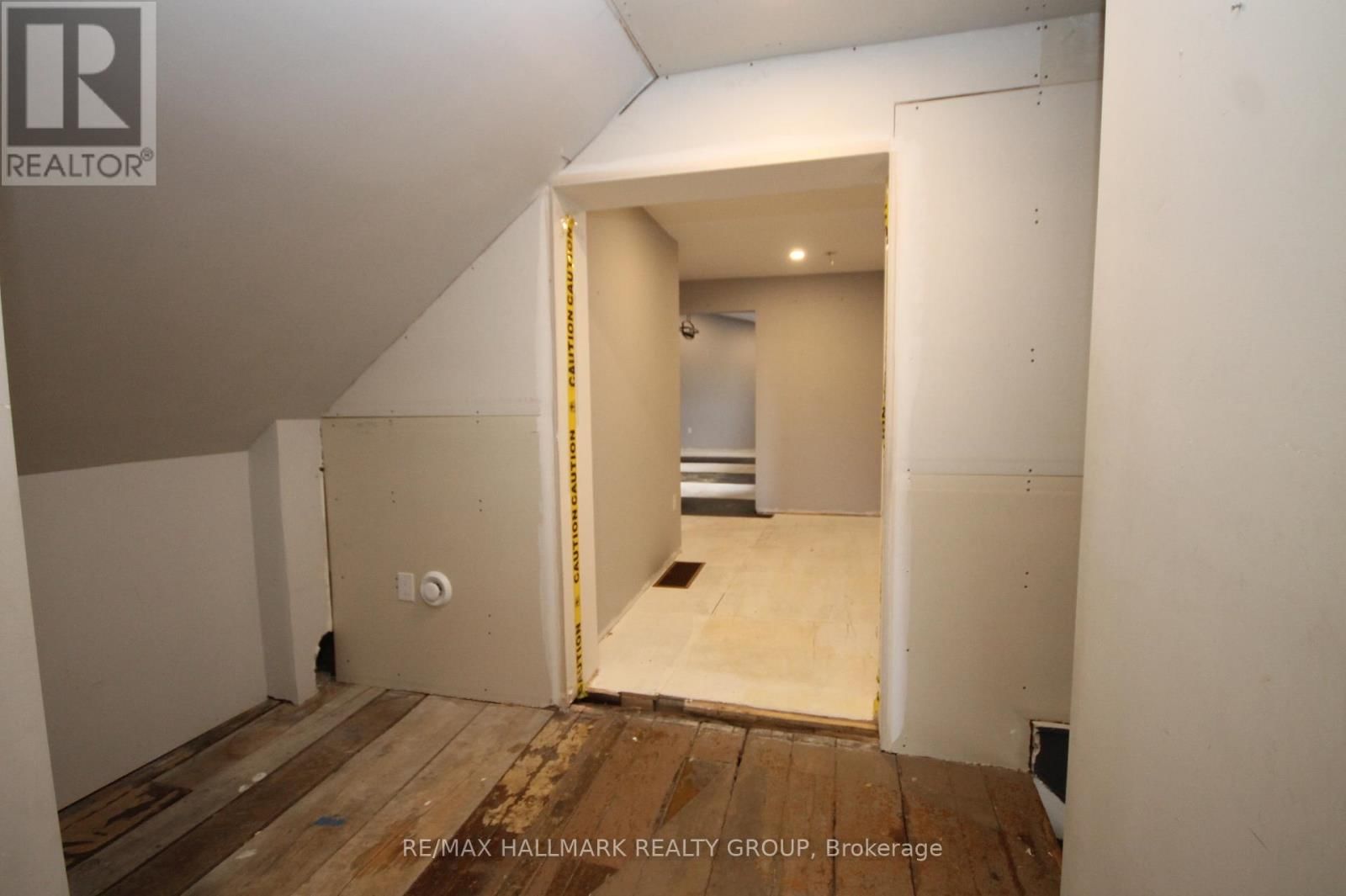 74 MCGONIGAL STREET WEST Image 27