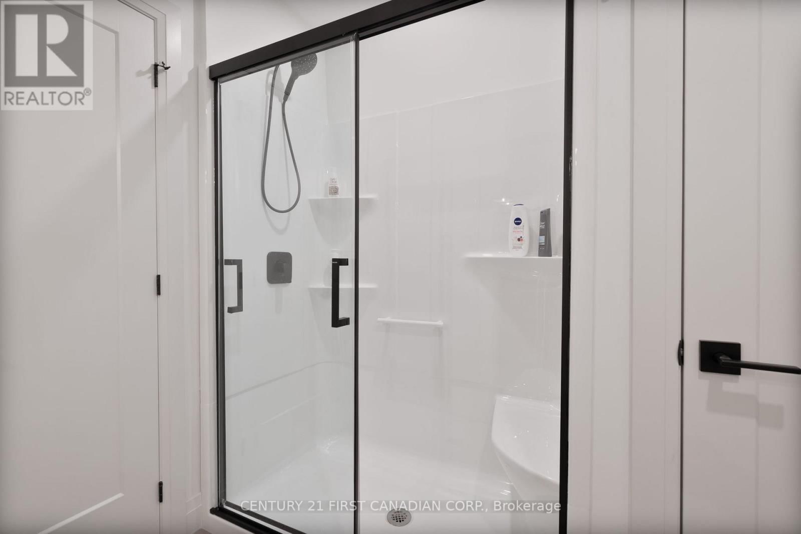 24 POSTMA CRESCENT Image 37