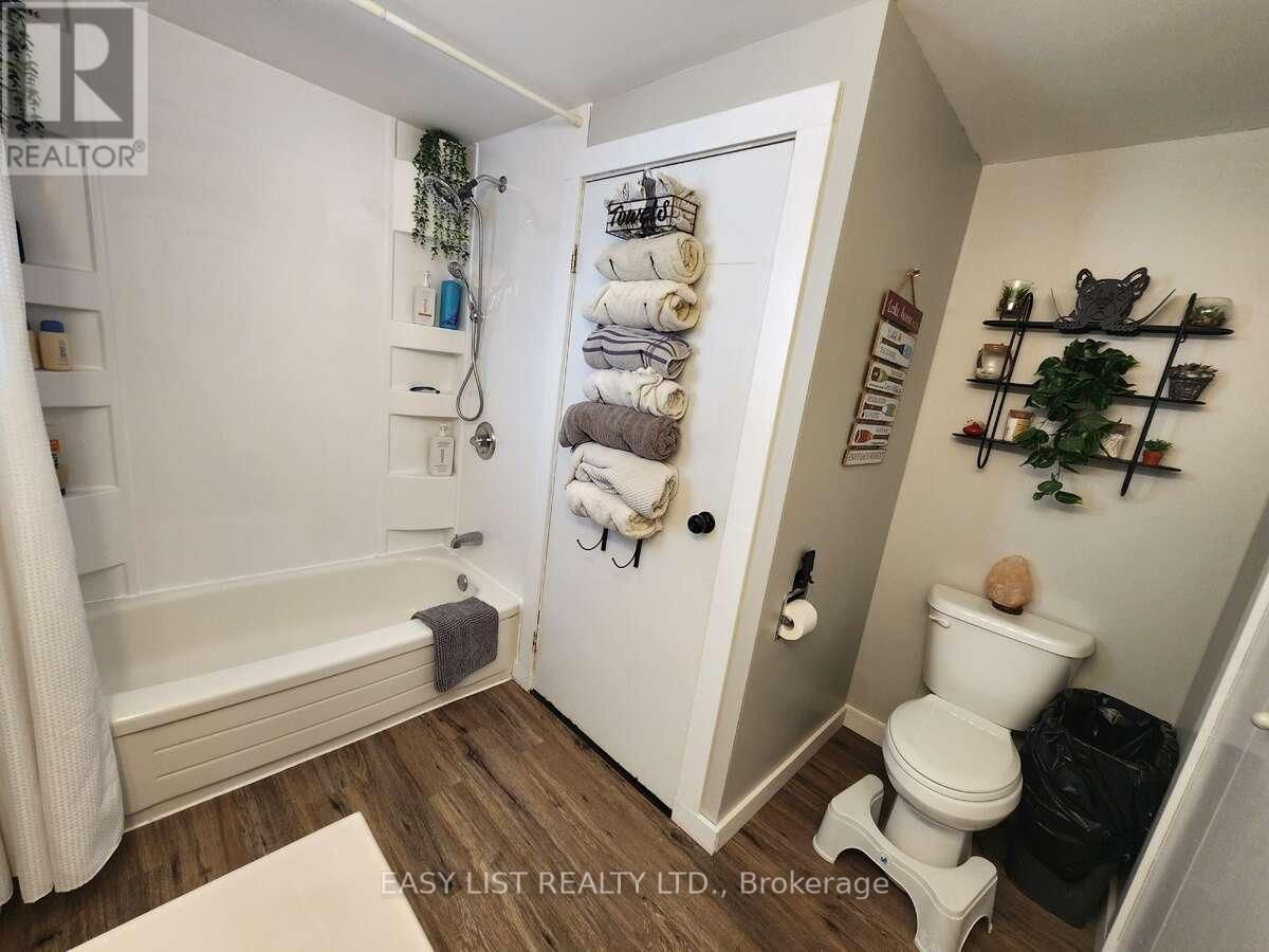 516 BAY STREET Image 27