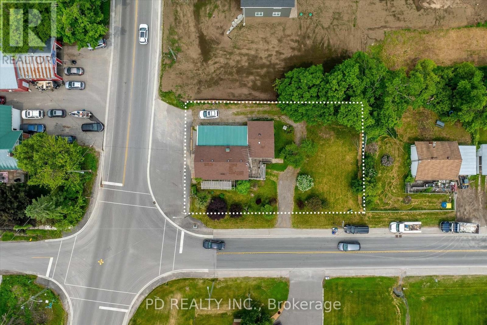 2449 QUEEN MARY STREET Image 12