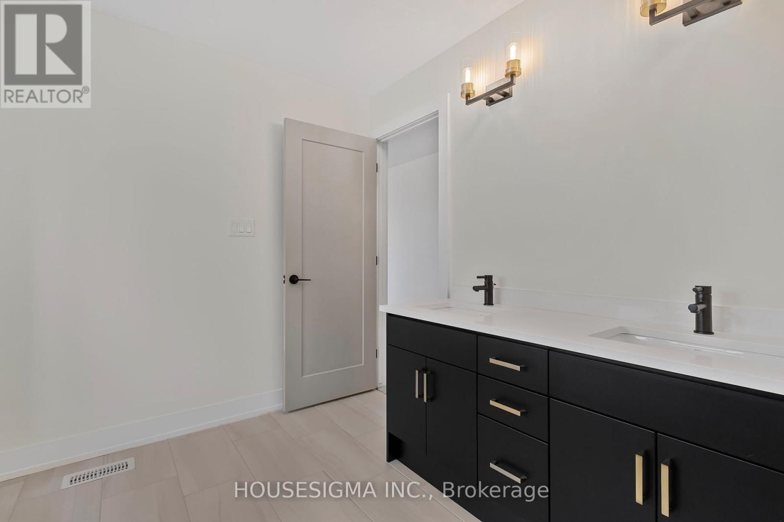 36 KELLY DRIVE Image 29