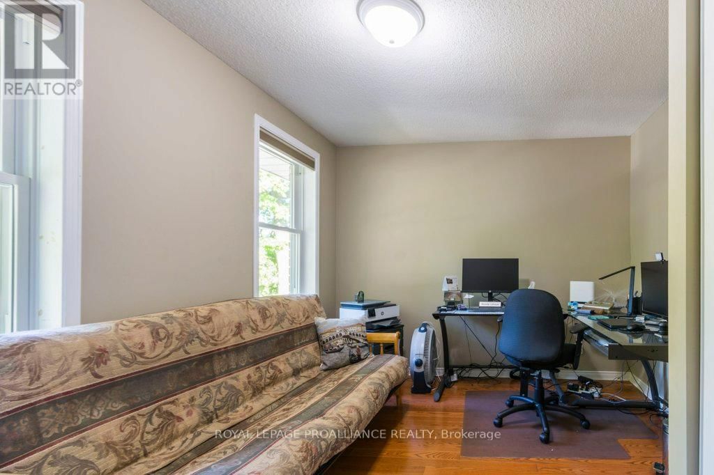 1 SIMMONS COURT Image 22