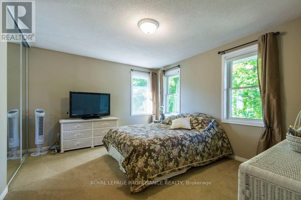 1 SIMMONS COURT Image 23