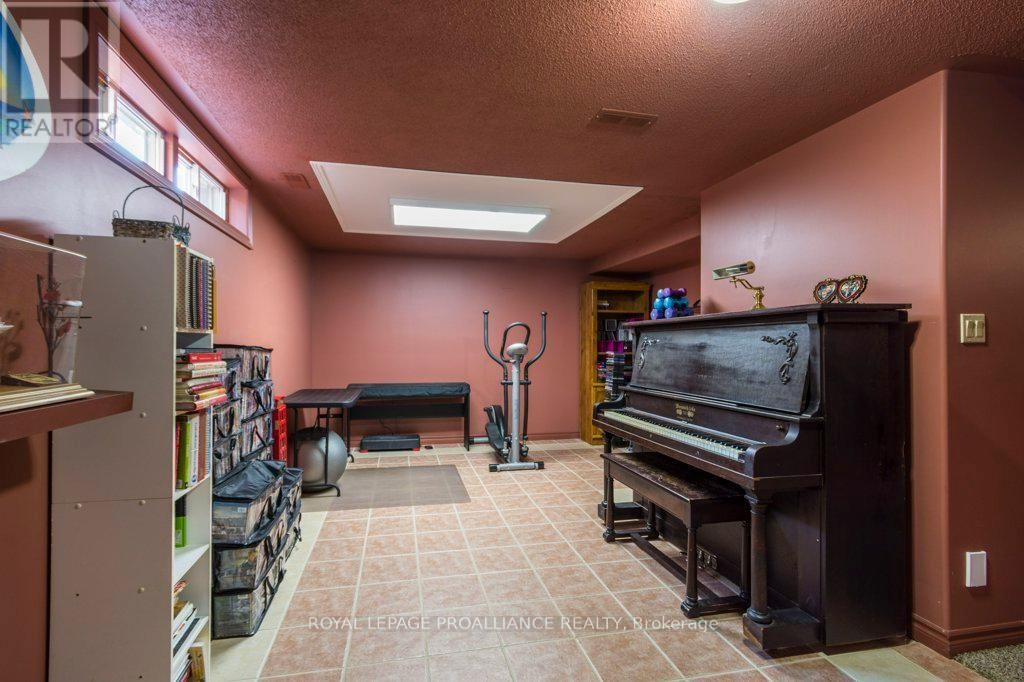 1 SIMMONS COURT Image 30