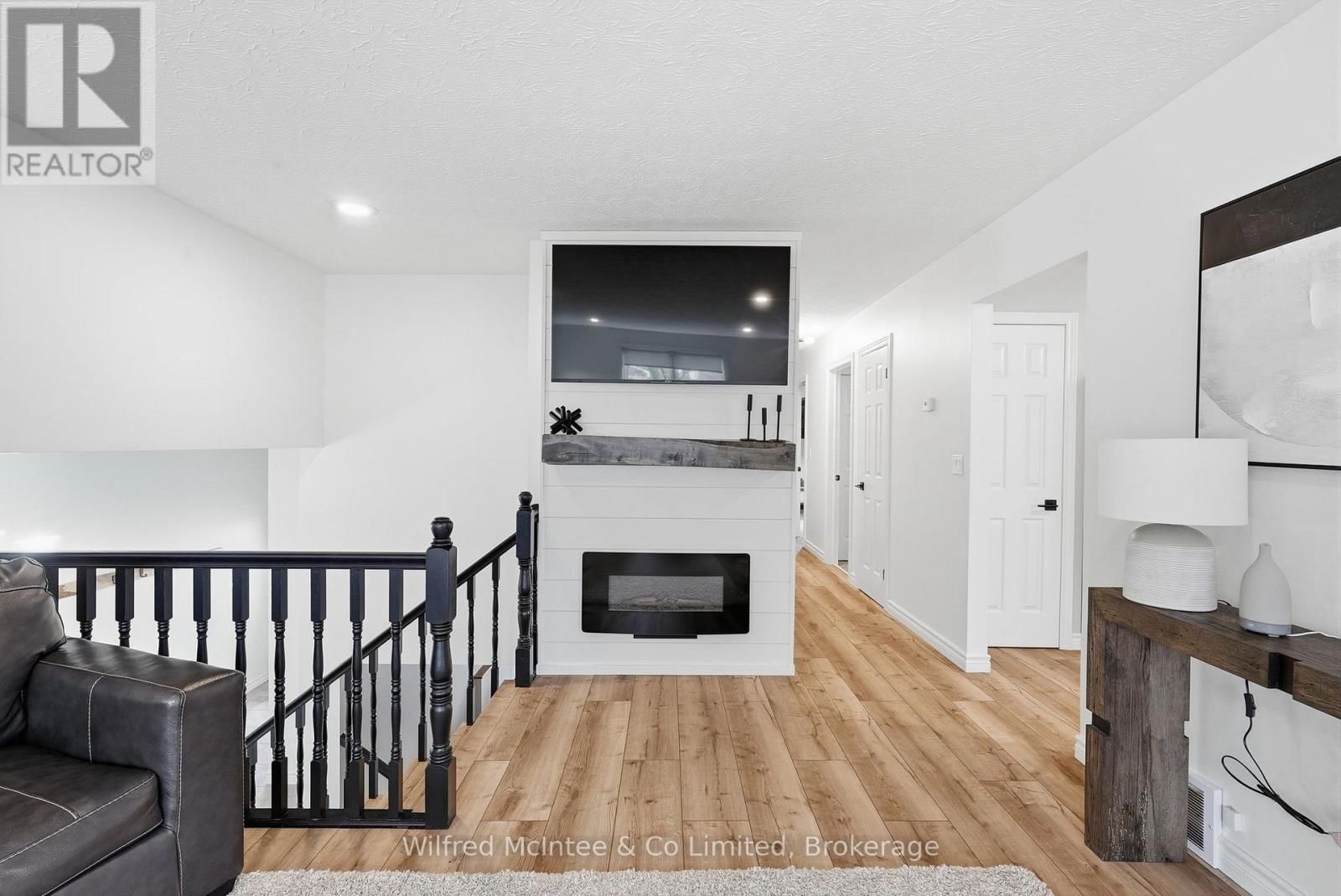 214 HINKS STREET Image 15