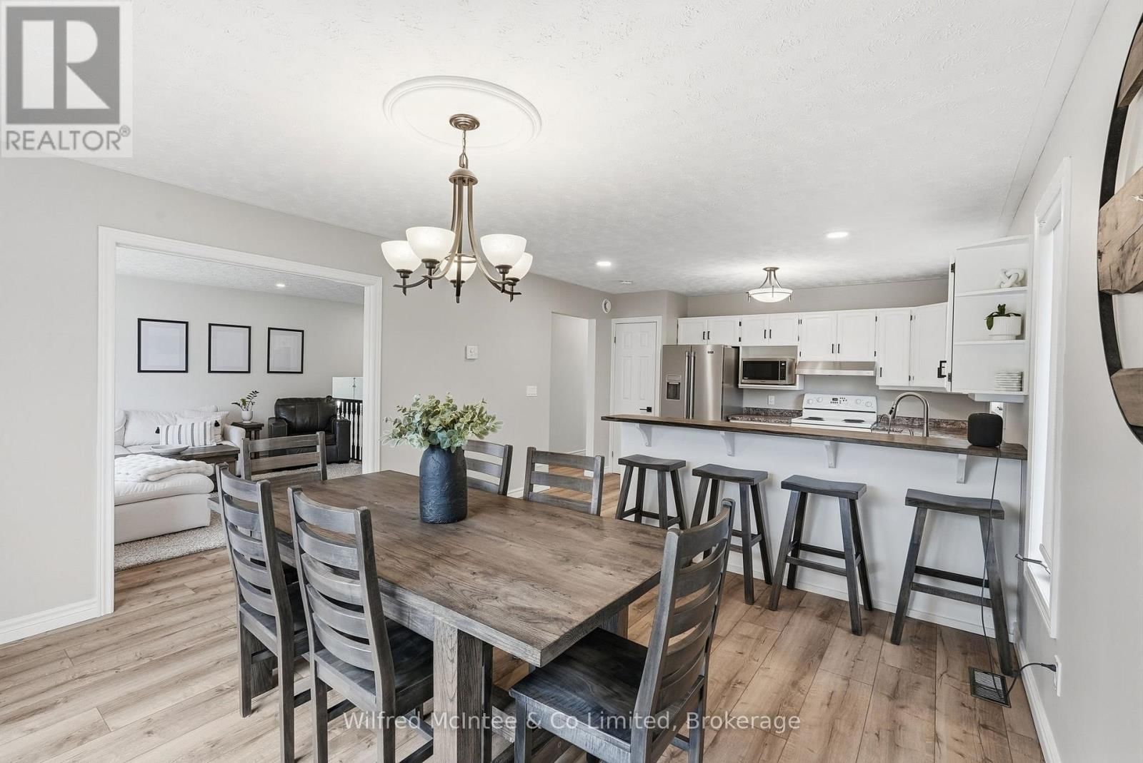 214 HINKS STREET Image 17