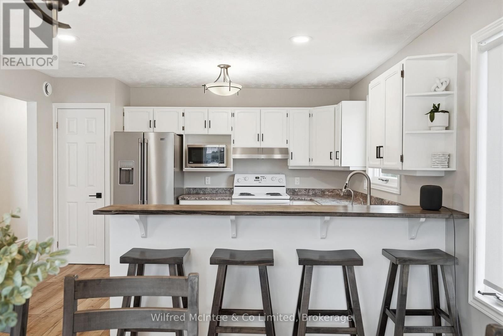 214 HINKS STREET Image 18