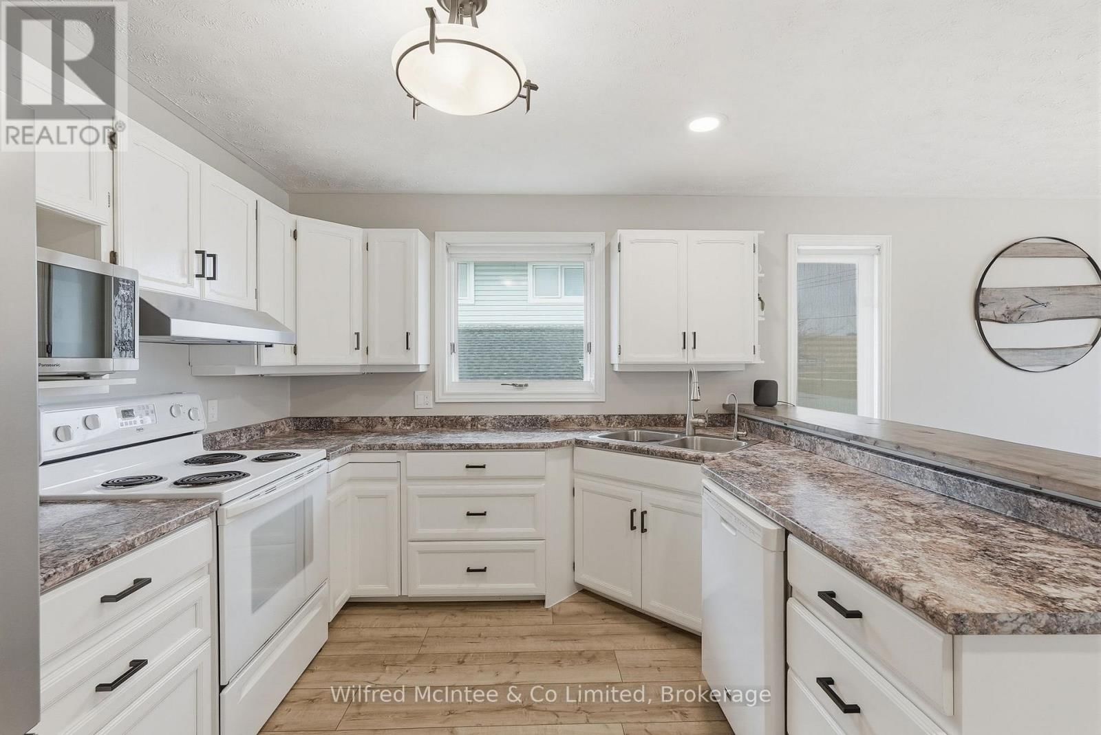 214 HINKS STREET Image 20