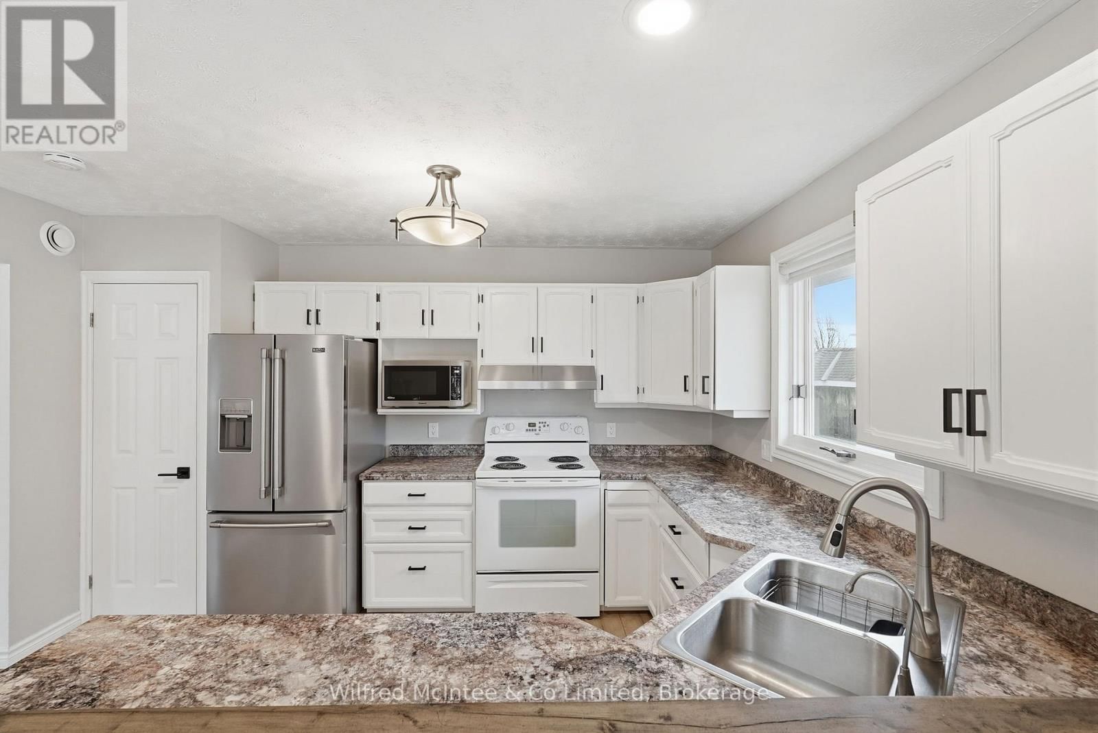 214 HINKS STREET Image 21