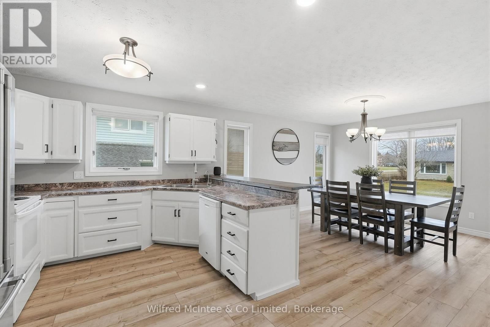 214 HINKS STREET Image 22