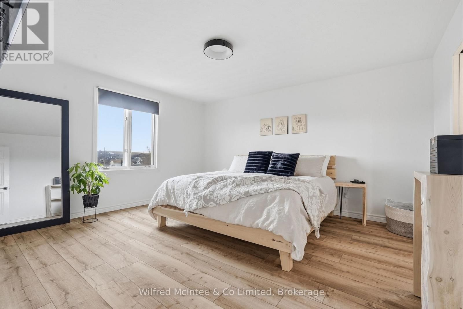 214 HINKS STREET Image 23