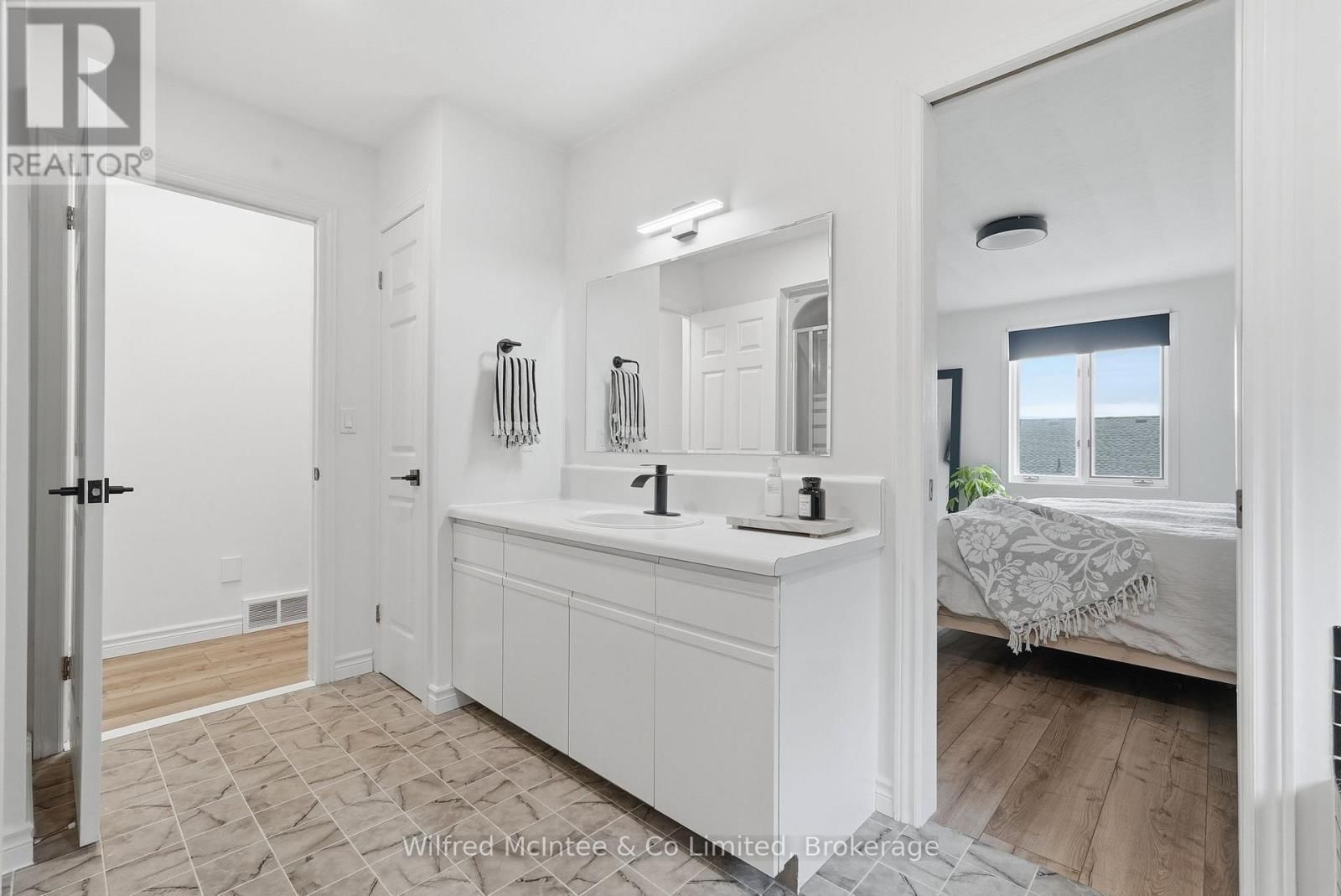 214 HINKS STREET Image 25